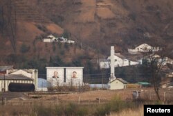 지난해 4월 중국 단둥에서 바라본 북한 신의주.