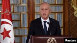 Le président tunisien Kais Saied prononce un discours lors de la cérémonie de prestation de serment du gouvernement au palais de Carthage, à l'extérieur de la capitale Tunis, Tunisie 27 février 2020.