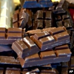 Many of the five million farmers worldwide who produce cocoa, the main ingredient in chocolate, are living in poverty.