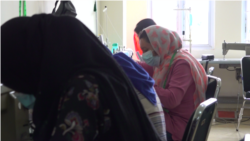 Sarah, bukan nama sebenarnya, pernah kuliah di bidang Manajemen selama tiga tahun sebelum akhirnya melarikan diri dari Afghanistan, akibat persekusi. (Foto: VOA)