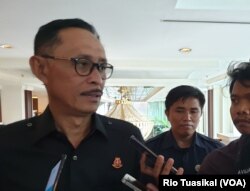 Kepala Kejati Jabar Raja Nafrizal mengatakan akan mencari pelanggaran lain, misal pajak dan bea cukai, terhadap perusahaan yang mencemari Citarum (foto: VOA/Rio Tuasikal)