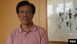 澳门立法会议员区锦新。 (美国之音汤惠芸拍摄)