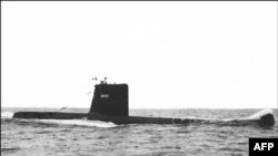 Foto kapal selam Perancis, Minerve, dalam foto yang tidak diketahui tanggalnya, tampak dalam sebuah latihan militer. 