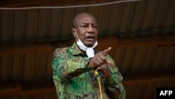 Ce n'est pas la première fois que des poursuites sont engagées contre l'ex-président Alpha Condé, déjà mis en cause pour des faits présumés notamment d'assassinats, actes de torture, enlèvements et viols.