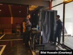 Security inside INOX Multiplex Cinemas in Shivpora area of Srinagar. (Bilal Hussain)
