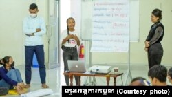 សកម្មភាពជួបជុំប្រចាំឆ្នាំដ៏រីករាយរបស់​ក្មេងអង្គការនៃយុវជនកម្ពុជាក្លឹប​ នៅខេត្តបាត់ដំបង កាលពីថ្ងៃទី​ ២៦​ ខែធ្នូ​ ឆ្នាំ ២០២១។ (រូបថតដោយក្មេងអង្គការកម្ពុជា)