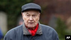 FILE - Hans Modrow, the last Communist prime minister of former East Germany, German Democratic Republic, visits a cemetery in Berlin, Jan. 13, 2019.