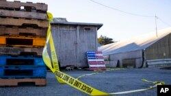 Policijska traka na mjestu pucnjave 24. januara 2023, u kojoj je napadač ubio nekoliko ljudi u dvije poljoprivredne radnje u Kaliforniji.