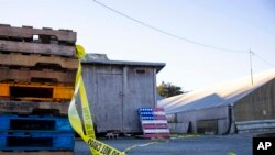 총격 사건이 발생한 미국 캘리포니아주 문베이시 농장 인근에 24일 경찰 통제선이 쳐져 있다.