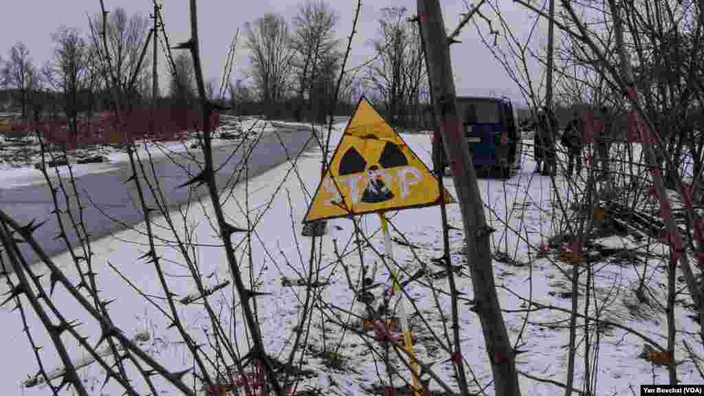 A sign showing that the levels of radiation might be high in this area marks the place where the Russians dug trenches and stablished a checkpoint in an area called the &ldquo;red forest&rdquo; in Chernobyl, Ukraine, on Jan. 31, 2023 (VOANEWS/Yan Boechat)