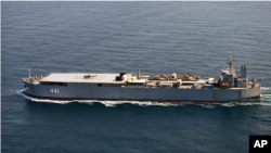 ناو مکران یکی از ناوهای جمهوری اسلامی است که چندی پیش گزارش شد به سمت آمریکای لاتین حرکت کرده است.