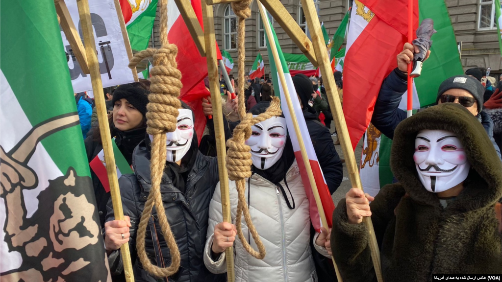 تجمع ایرانیان مقابل پارلمان اروپا در استراسبورگ فرانسه با درخواست تعیین سپاه پاسداران به عنوان سازمان تروریستی؛ دوشنبه ۲۶ دی ۱۴۰۱