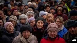 Жители Бучи в ожидании гуманитарной помощи ООН