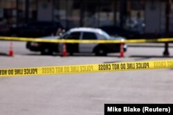 រូបឯកសារ៖ រថយន្ត​ប៉ូលិស​នៅ​ជិត​ទីតាំង​នៃ​ការ​បាញ់​ប្រហារ​ដែល​បាន​កើត​ឡើង​ក្នុង​អំឡុង​ពេល​ការ​ប្រារព្ធ​ពិធី​បុណ្យ​ចូល​ឆ្នាំ​តាម​ចន្ទគតិ នៅ​ក្នុង​ទីក្រុង Monterey Park រដ្ឋ California កាល​ពី​ថ្ងៃ​ទី២២ ខែ​មករា ឆ្នាំ​២០២៣។