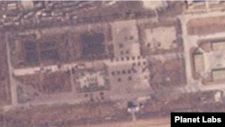 평양 미림비행장 인근 열병식 훈련장에 병력이 도열해 있다. 사진=Planet Labs