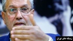 علی ربیعی سخنگوی دولت حسن روحانی و مسئول دبیرخانه شورای عالی امنیت ملی در دوران ریاست جمهوری سید محمد خاتمی.