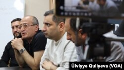 Müdafiə Xətti"nin həmtəsisçisi Rüfət Səfərov (ortada)