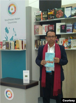 Anton Kurnia – Penerjemah cerpen klasik “Luck” katya Mark Twain; novel “The Gift of the Magi” karya O. Henry; dan novel “Lolita” karya Vladimir Nabokov (Dokumentasi Pribadi)