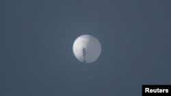 បាឡុងហោះនៅលើអាកាសស្ថិតនៅលើទីក្រុង Billings រដ្ឋ Montana សហរដ្ឋអាមេរិក កាលពីថ្ងៃទី ១ ខែកុម្ភៈ ឆ្នាំ ២០២៣។ 