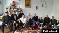 Müsavat Partiyasının qərargahında aclıq edənlər (Fotonu aclıq edən Ruslan Əmirov təqdim edib)