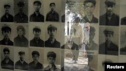 រូបថត​នៃ​​ជន​រងគ្រោះ​សម័យ​ខ្មែរ​ក្រហម​ដែល​ជា​អ្នក​ទោស​គុក​ទួលស្លែង។