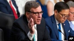 미국 연방상원 정보위원회의 민주당 소속 마크 워너 위원장(왼쪽)과 마르코 루비오 공화당 간사.