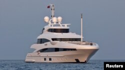 Superyacht MySky milik Igor Kesaev Rusia terlihat di perairan Samudera Hindia dekat Male, Maladewa, 4 Maret 2022. (Foto: Reuters)