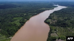Pemandangan udara Sungai Putumayo di hutan Amazon di daerah pedesaan Puerto Asis, Kolombia pada 6 November 2021. (Foto: AFP)