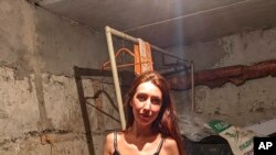 CORRECTION Russia Ukraine Besieged City Violinist Plays