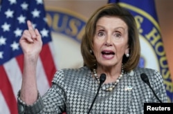 낸시 펠로시 미 하원의장이 지난 3일 워싱턴 D.C. 시내 의사당에서 기자회견하고 있다. (자료사진)