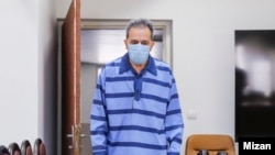 آرشیو - سومین جلسه دادگاه جمشید شارمهد مسئول گروه «تندر» از گروه‌های مخالف جمهوری اسلامی 