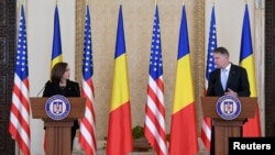 11일 루마니아를 방문한 카멀라 해리스 미국 부통령이 클라우스 요하니스 루마니아 대통령과 공동기자회견을 했다.