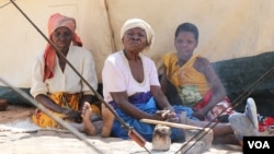 Some of people displaced by Tropical Storm Ana are seen at Bangula Evacuation Camp in Nsanje district. (Lameck Masina/VOA)