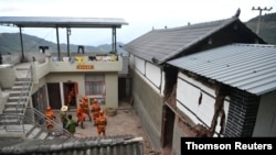 강진 피해가 발생한 중국 남서부 윈난 지역에서 복구작업이 이뤄지고 있다.