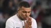 L'attaquant français Kylian Mbappe réagit lors du match de football amical entre la France et l'Afrique du Sud au stade Pierre-Mauroy de Villeneuve-d'Ascq, près de Lille, dans le nord de la France, le 29 mars 2022.