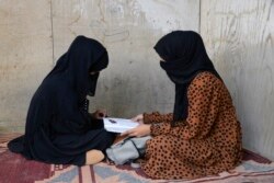 Qandahorda qizlar o'zlari uyda ilm olmoqda, 22-mart, 2022