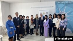 ABŞ səfiri Li Litzenberqer Şəki Amerikan Guşəsinin açılış mərasiminə qatılıb.