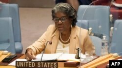 린다 토머스-그린필드 유엔주재 미국대사가 안보리 회의에서 발언하고 있다.