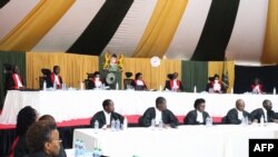 Majaji wa mahakama kuu nchini Kenya wakiwa katika kikao jijini Nairobi, Kenya wakati wa kuamua kuhusu kesi ya kupinga marekebisho ya katiba ya Kenya BBI, March 31, 2022