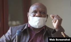 Pembela HAM asal Papua, Yones Douw, Senin 21 Maret 2022. (VOA)