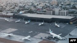 "J'ai vu un soldat ougandais et un policier somalien morts", explique une témoin.