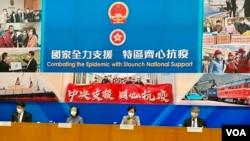 香港行政长官林郑月娥(右二)3月9日食物及卫生局局长陈肇(左二)，香港行政长官，香港行政长官(左一)，香港及福利局日报高级官方流行病记者。 