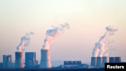 Tambang Nochten dan Pembangkit Listrik Tenaga Batu Bara Boxberg, yang dioperasikan oleh perusahaan Lausitz Energie Bergbau AG (LEAG), di Nochten, Jerman, 22 Maret 2022. (REUTERS/Matthias Rietschel)