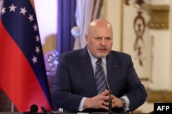 Tužilac Međunarodnog krivičnog suda Karim Kan u predsedničkoj palati u Karakasu, 31. marta 2022.