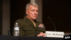 ژنرال کنث مک‌کنزی، عکس از آرشیو