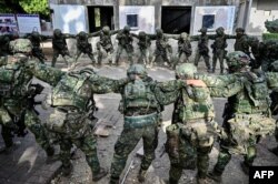 Tentara Taiwan di sebuah pangkalan militer di Kaohsiung pada 6 Januari 2022. (Foto: AFP)