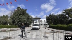 "J'annonce aujourd'hui en ce moment historique la dissolution de l'Assemblée des représentants du peuple", a déclaré Kais Saied.