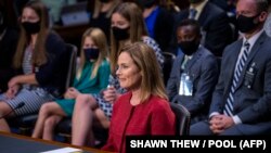 Calon Hakim Agung Amy Coney Barrett pada sidang pengukuhan hari kedua oleh Komite Yudisial Senate di Capitol Hill, Washington DC, Selasa, 13 Oktober 2020. (Foto: Reuters)