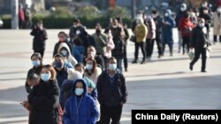 მოსახლეობის რიგი ანტიგენის სწრაფ ტესტზე. ქ. ნანჯინგი, ჩინეთი. 15 დეკემბერი, 2022 წ. 