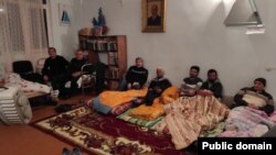 Fəallar aclıa aksiyasına qoşulub (Fotonu Babək Həsənov təqdim edib)